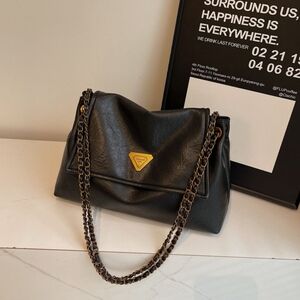 Elegant Black Chain Shoulder Bag